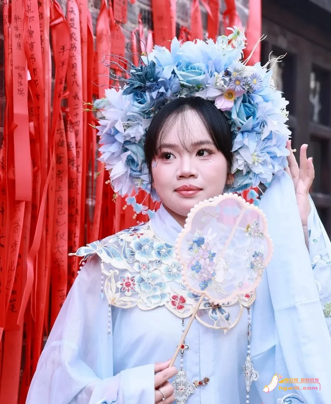 餐厅服务员林莉英私密视频曝光,多面形象引热议