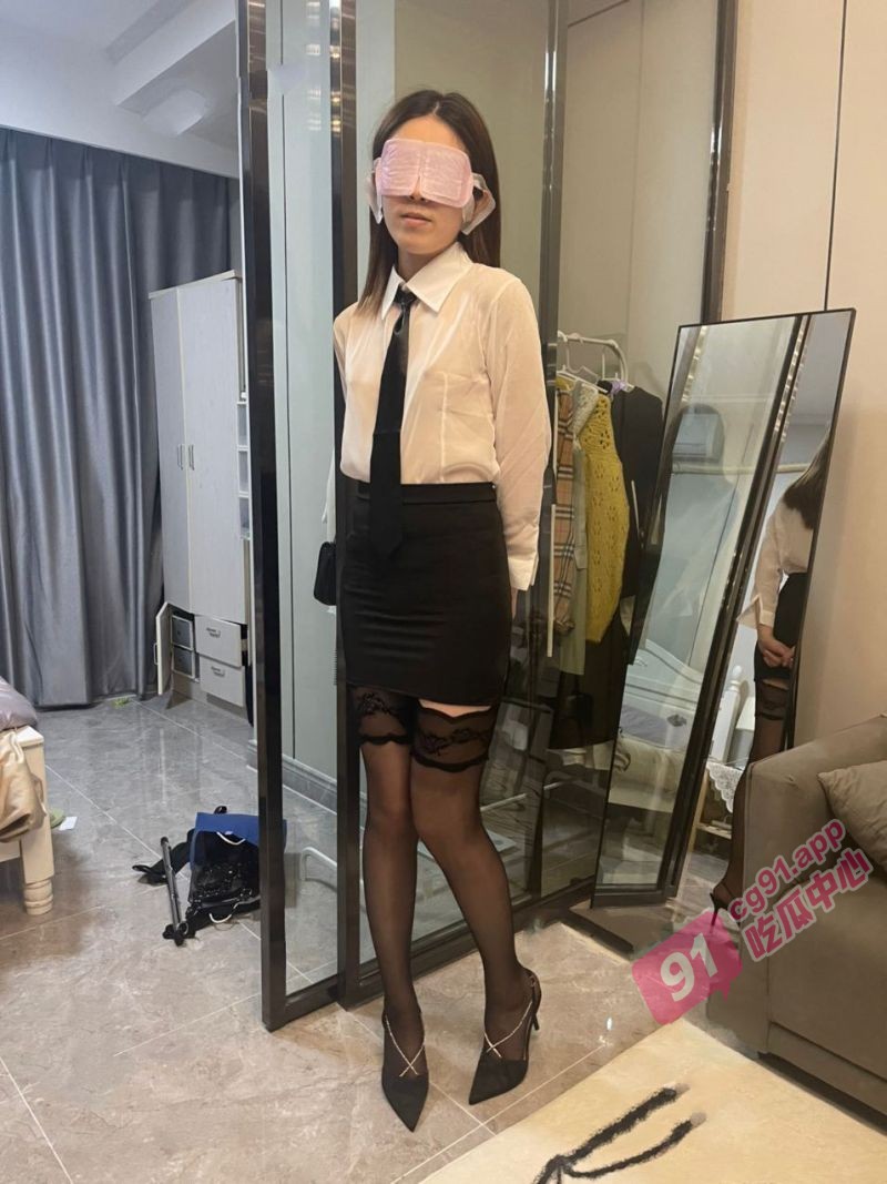 防火防盗防闺蜜~美女空姐被闺蜜曝光下班后的淫荡私生活!