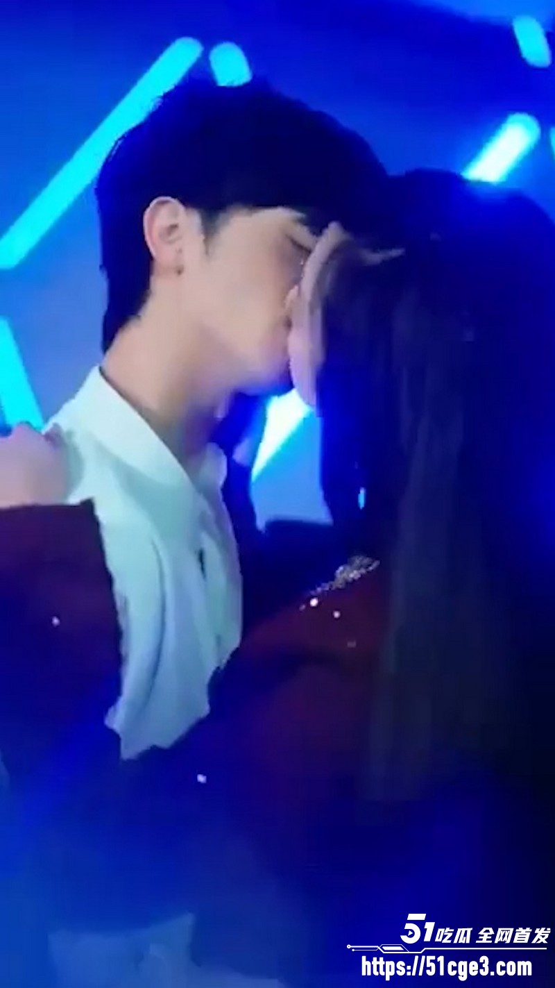 擦边热剧《他超会哄》 1 擦边热剧《他超会哄》 1