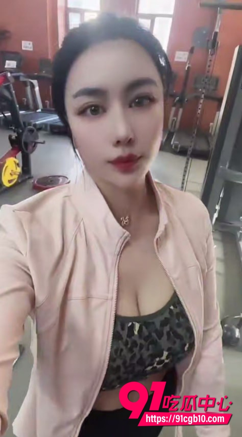 快手巨乳御姐佳美美大胆自玩8
