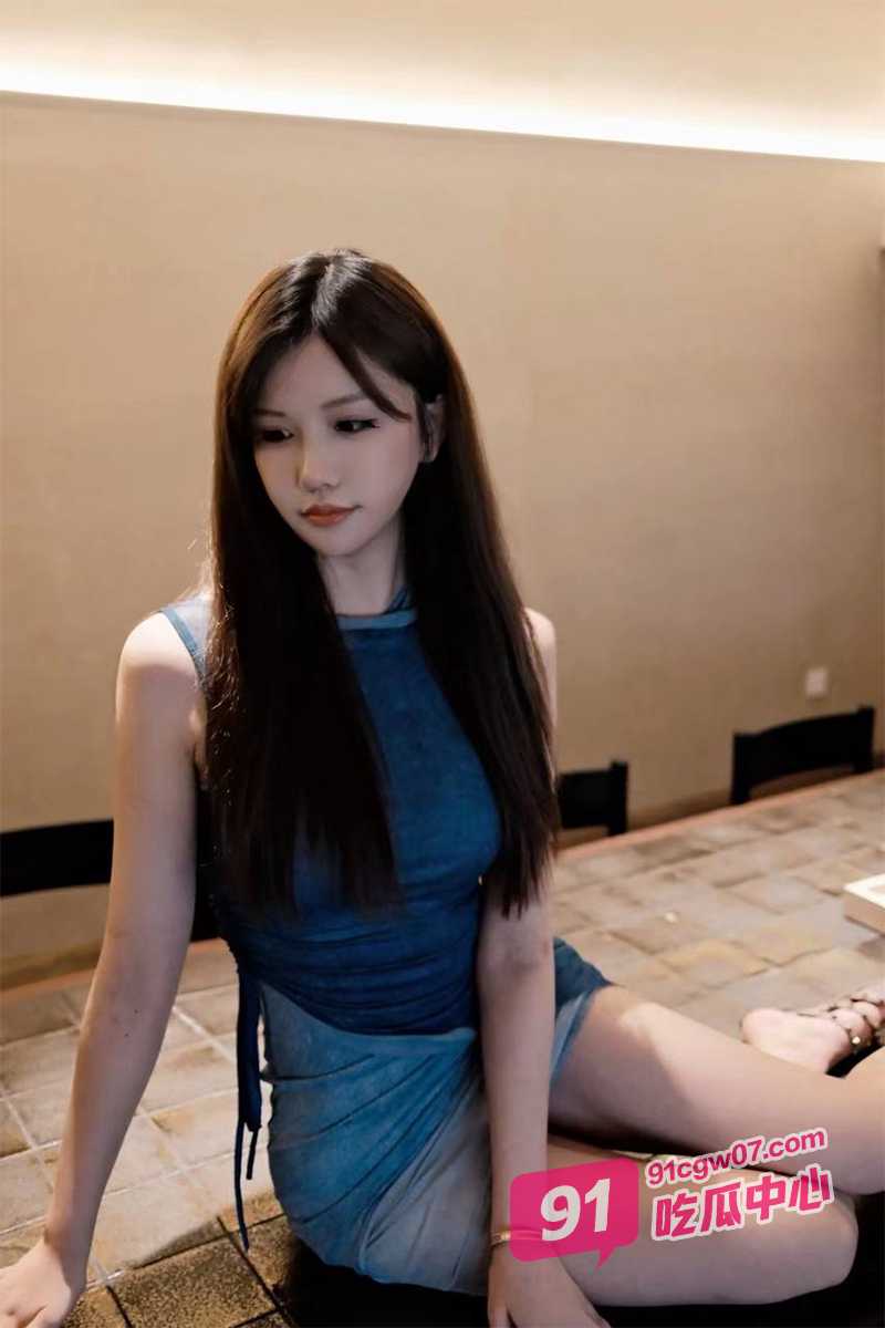 ED Mosaic新人Mia 一线天美鲍被两个鸡巴伺候 欲望高潮满足得娇喘停不下来~ 配图