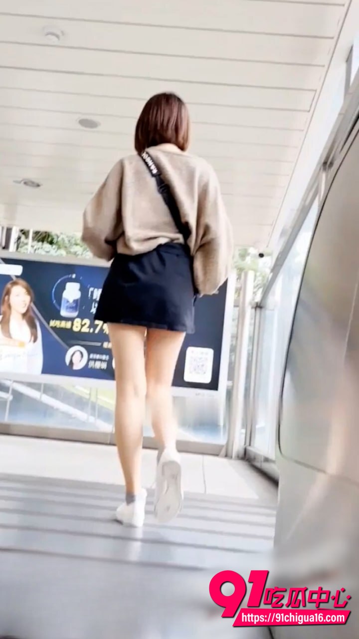 抄底大神跟踪偷拍裙底视频1 抄底大神跟踪偷拍裙底视频1