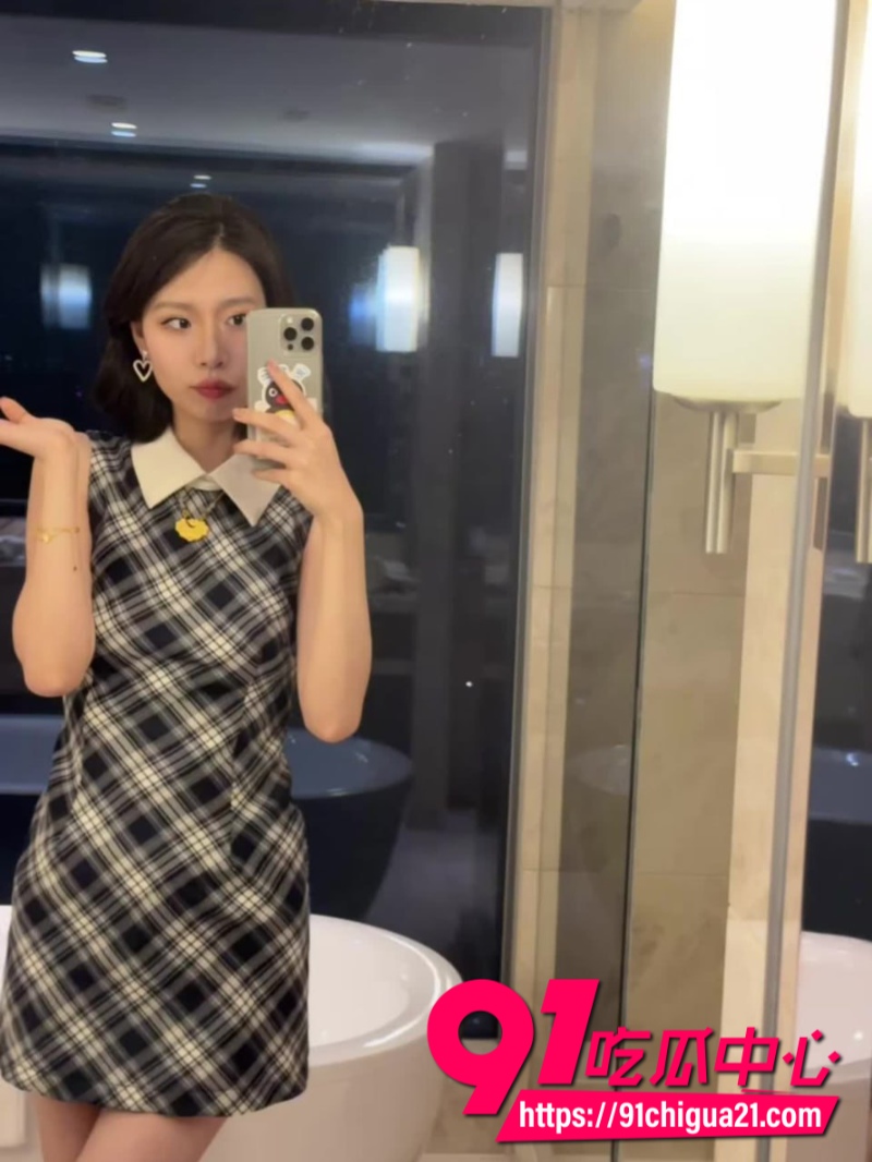 江苏混圈名媛王诗琦白天优雅旗袍仙女 夜里被小富二代调教成专属母狗!12 江苏混圈名媛王诗琦白天优雅旗袍仙女 夜里被小富二代调教成专属母狗!12