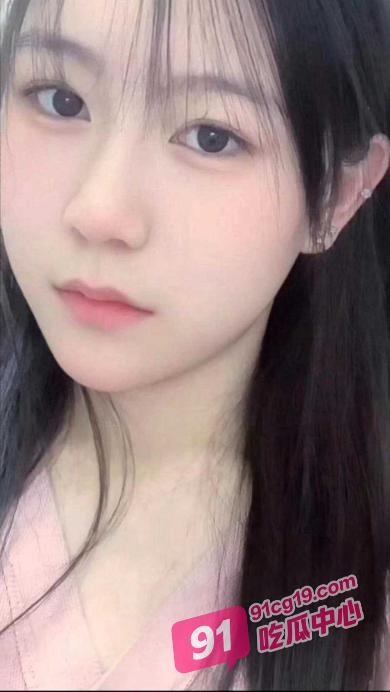 镜头下的女友别有一番滋味 脸色潮红难掩快感 让人难以把持！ 配图