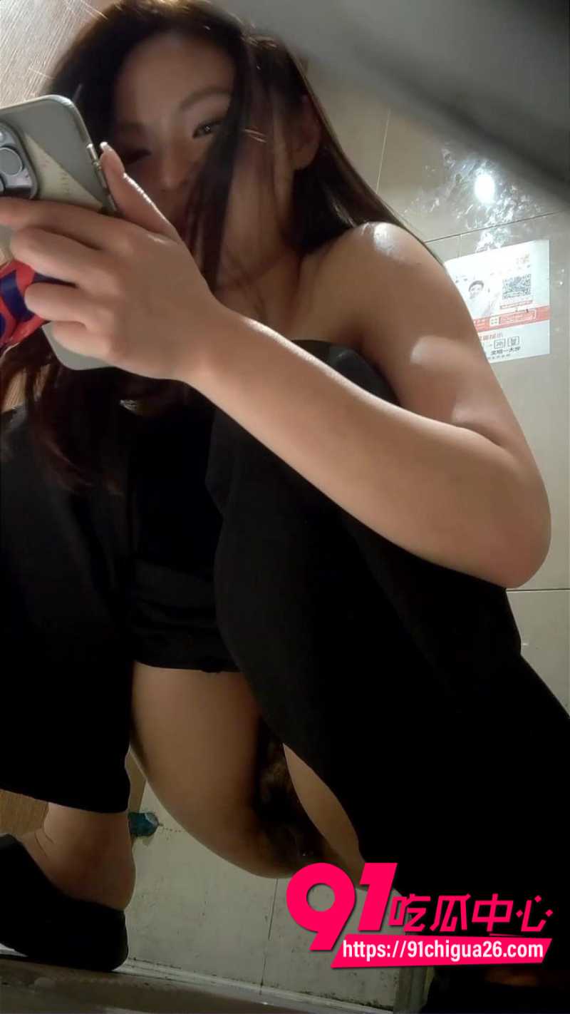 独家偷拍高颜值美女在女厕所尿尿全景8 独家偷拍高颜值美女在女厕所尿尿全景8
