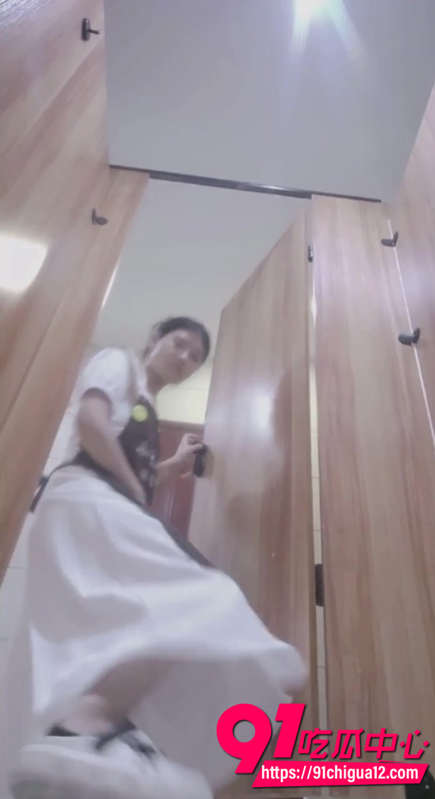 商场女厕大神偷拍合集3