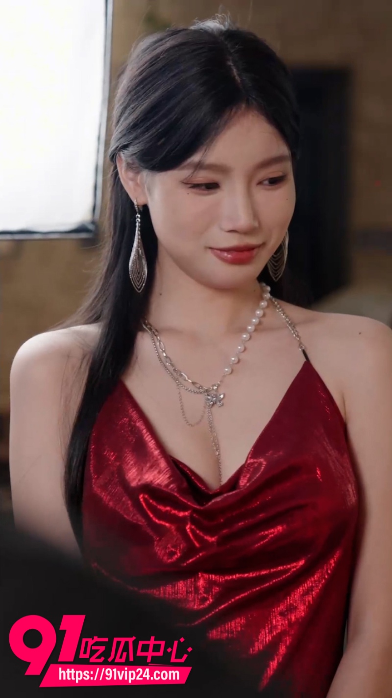国产擦边短剧让她叫主人未删减版 司机陈默长期被大明星柳飞欺辱 最后逆袭开启后宫模式