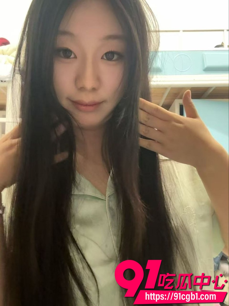 天津宝坻一中毕业 内蒙古农业大学大二学生妹吴思淼 与男友裸聊自慰视频流出 清纯自拍反差极大