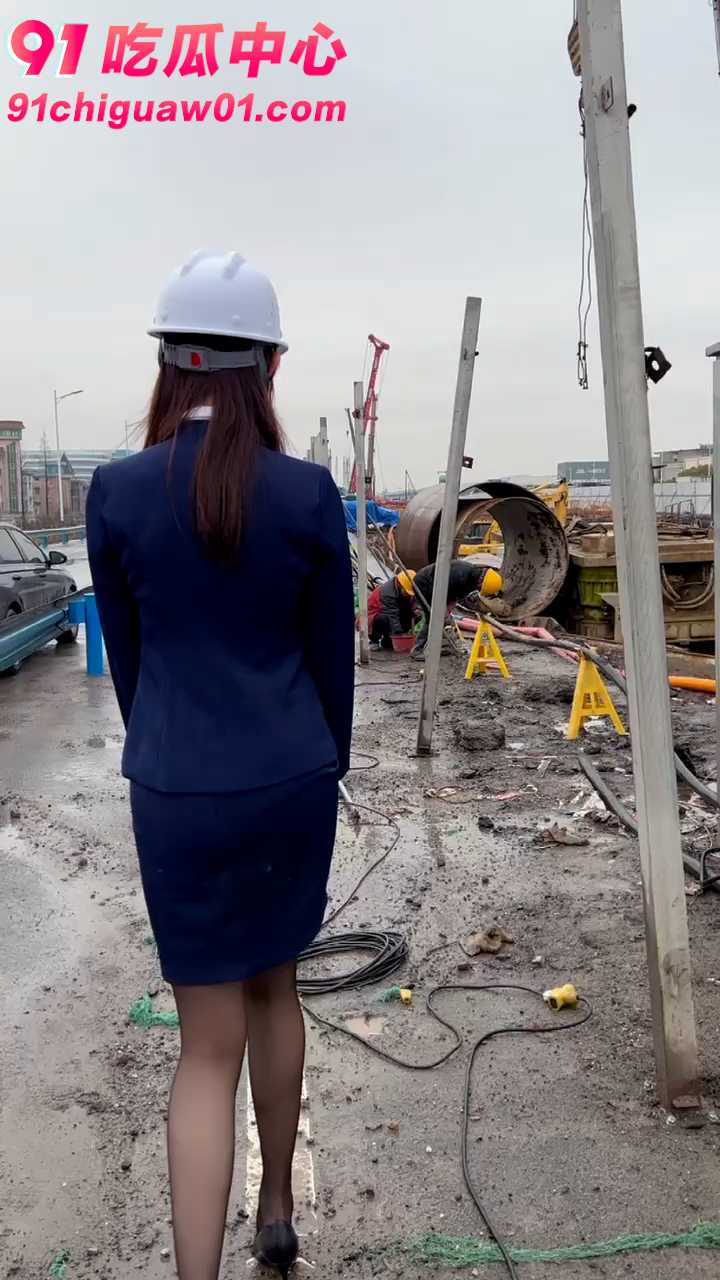 国产顶级网黄阿朱与AAA建材王哥户外露出街拍 合集资源抢先看!
