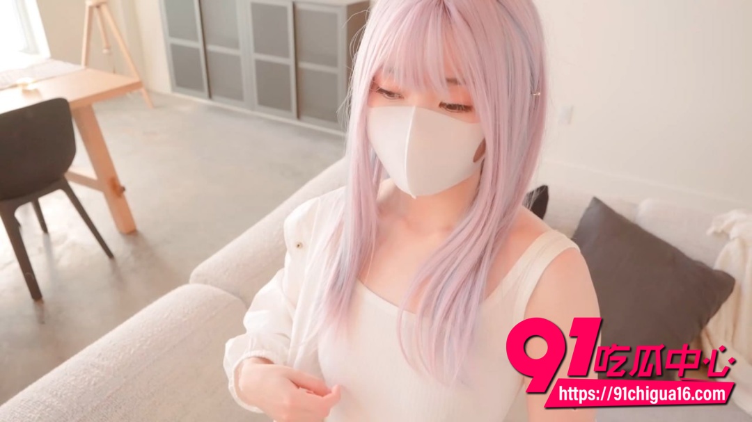 玩偶姐姐沙发自慰视频1