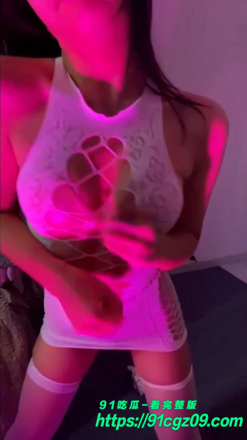 抖音女网红黑皮学妹定制福利网页素材5素材水印版 抖音女网红黑皮学妹定制福利网页素材5素材水印版