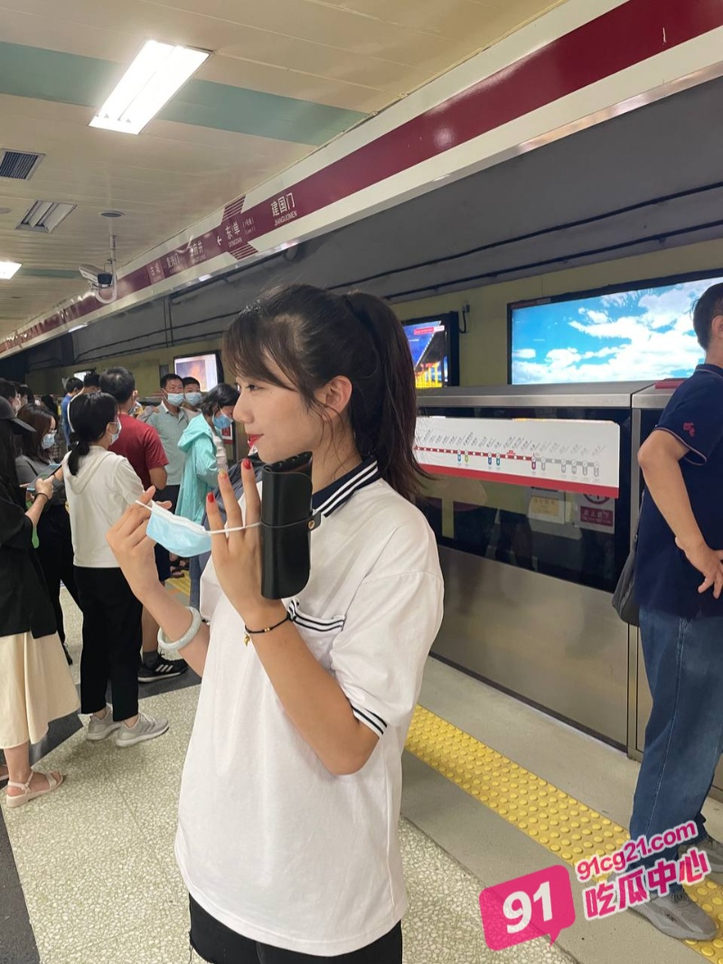 青春无敌美胸少女 抽插几下淫水就止不住的往外溢出 太爽了!