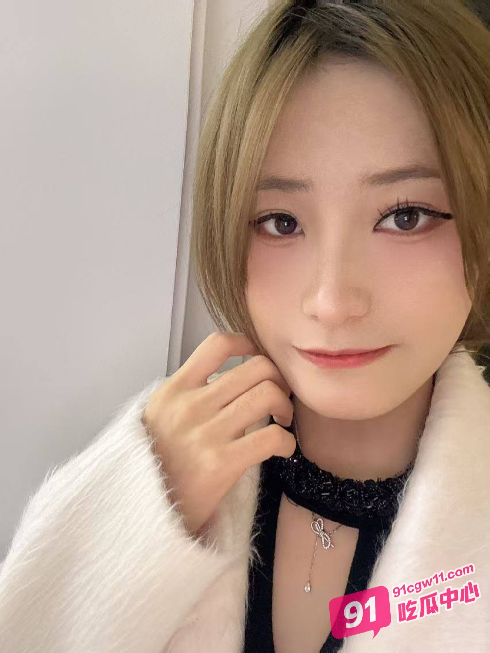 轰动全网的柳州莫菁与男友艳照门泄密事件 如此网红怎能不爱? 配图2