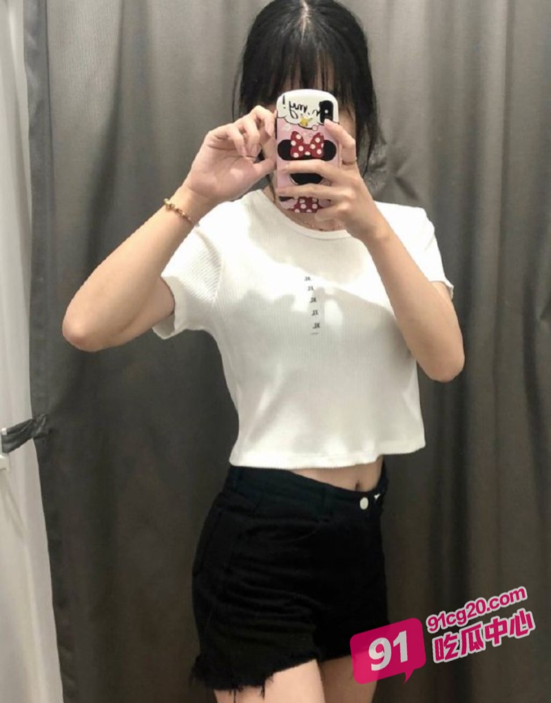 江苏女大叶雨婷 与学长3P调教被录像 尺度之大难以想象！ 配图