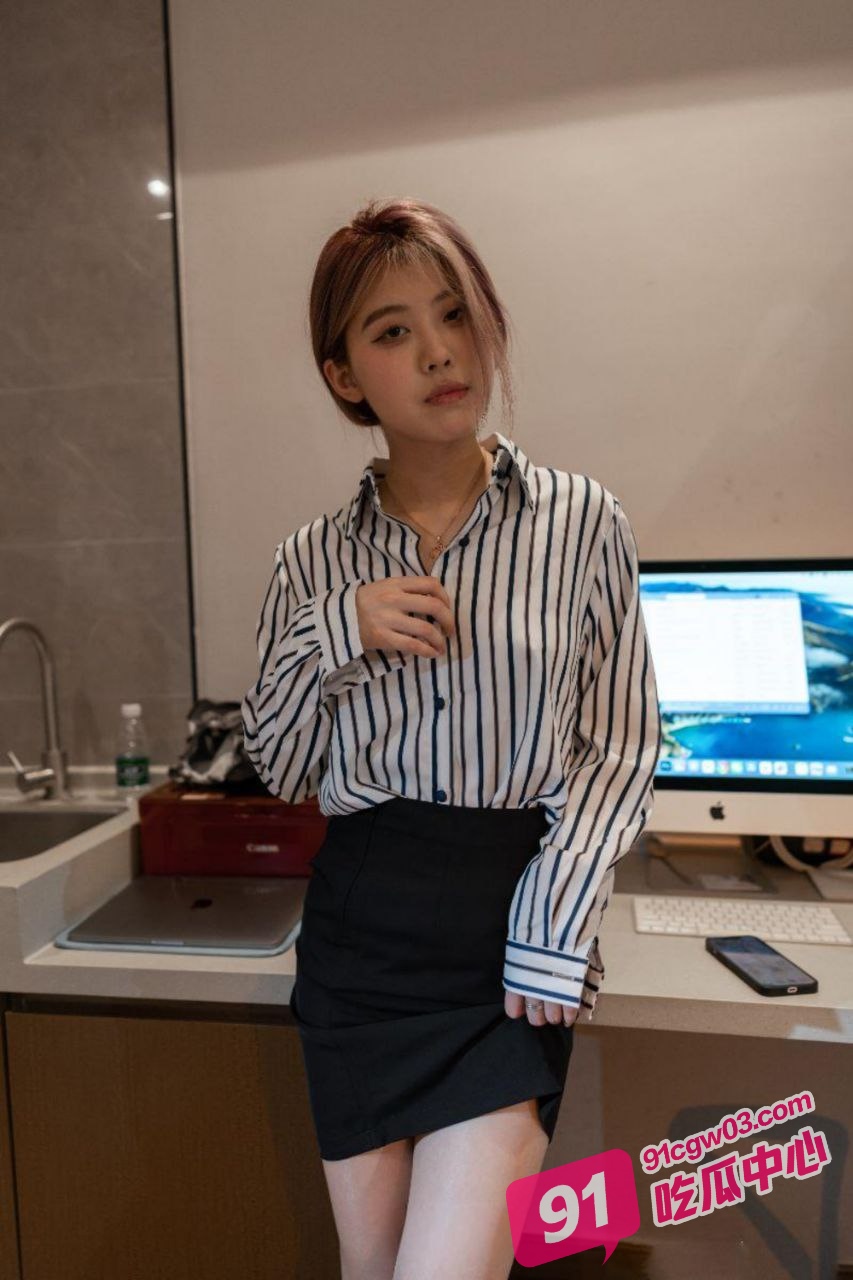韩系萌妹ISS尤好物最新约拍职业装全裸图集花絮流出 丝袜女神高清露脸掰穴现场! 配图2