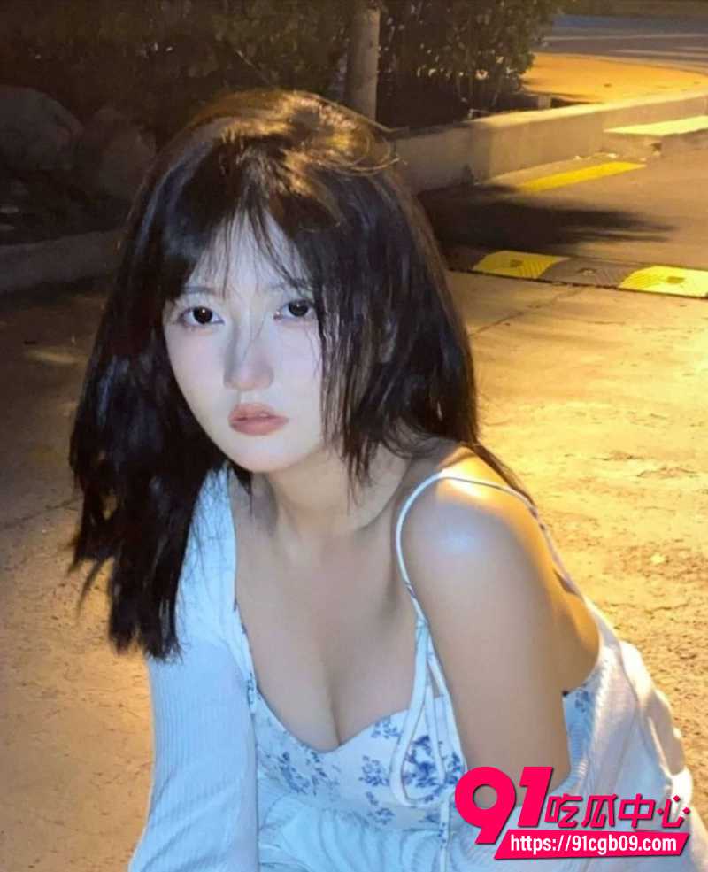 北京科技大学天津学院网红张绮1