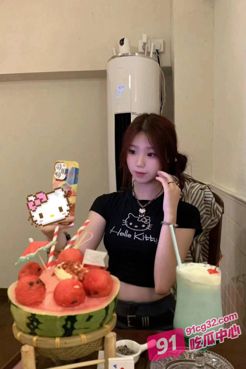重庆渝中陆丝娜中学为爱辍学后卖逼养小男友 当了婊子还要脸不让拍! 配图3