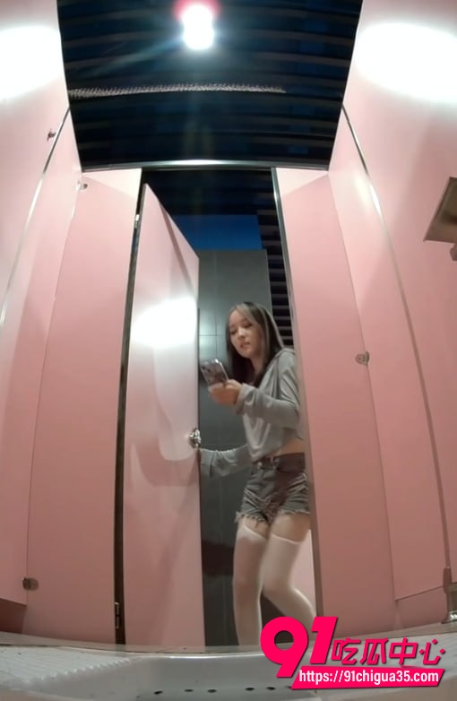 女厕偷拍 1 女厕偷拍 1