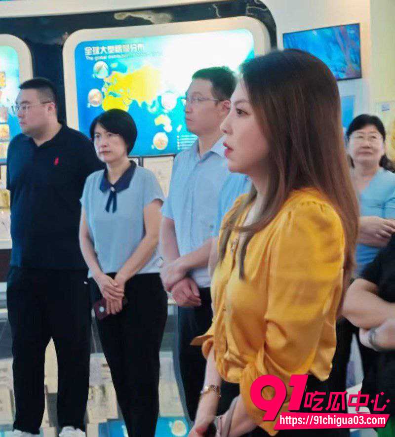 青岛未来盛世女经理 杨琨 被爆陪睡抢单领导客户通吃 裸照及不雅视频曝光!