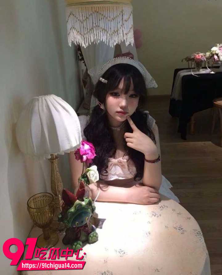 苏州高颜值女神王妍冰小嘴当逼操2 苏州高颜值女神王妍冰小嘴当逼操2