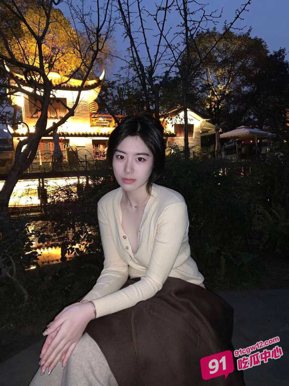 乱伦单亲姐姐~网吧调教姐姐 自慰电击阴蒂差点蹦起来浪叫! 配图2