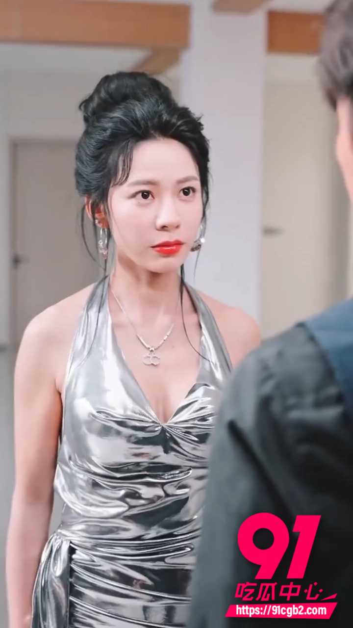 黄果AI短剧错位的爱人第9至11集大结局 周华秋雨江玲开启三人游戏 欲望彻底释放
