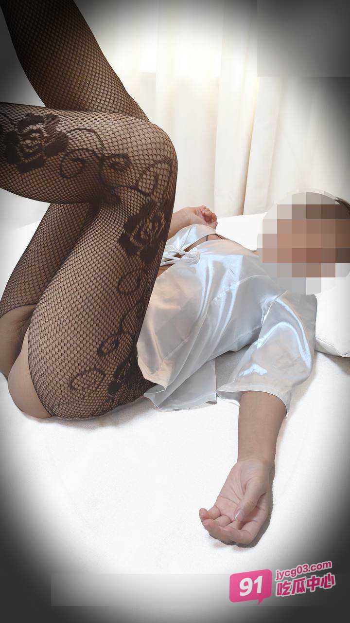 海角母子乱伦!继父不在家儿子竟和老妈厕所偷情!玩的太大了~