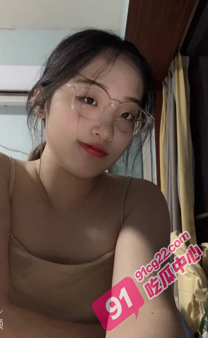 优衣库事件再现！武汉网红情侣在商场试衣间性爱视频曝光 配图2
