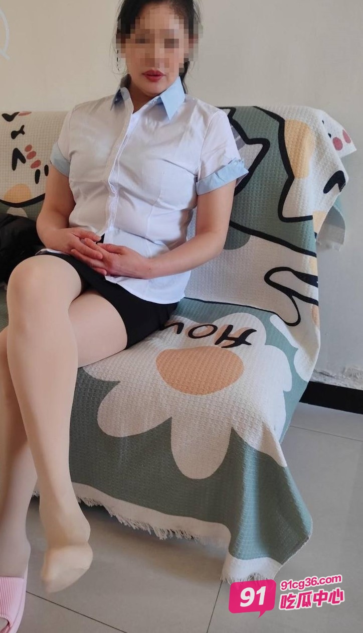 「母子乱伦」大年初二把妈妈操了 继父不在趁机射了妈妈满腔的精子! 配图