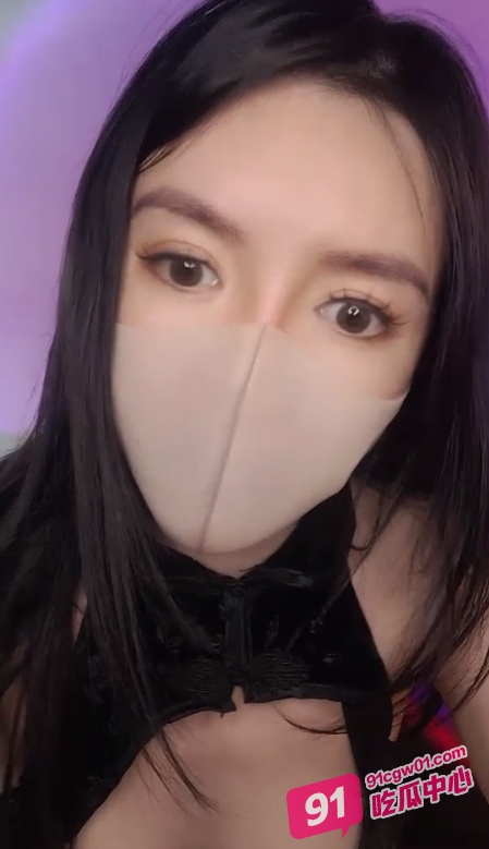 美女主播山岸又逢花直播擦边 超性感蕾丝内裤里塞跳蛋 只为偷偷钓大哥! 配图4