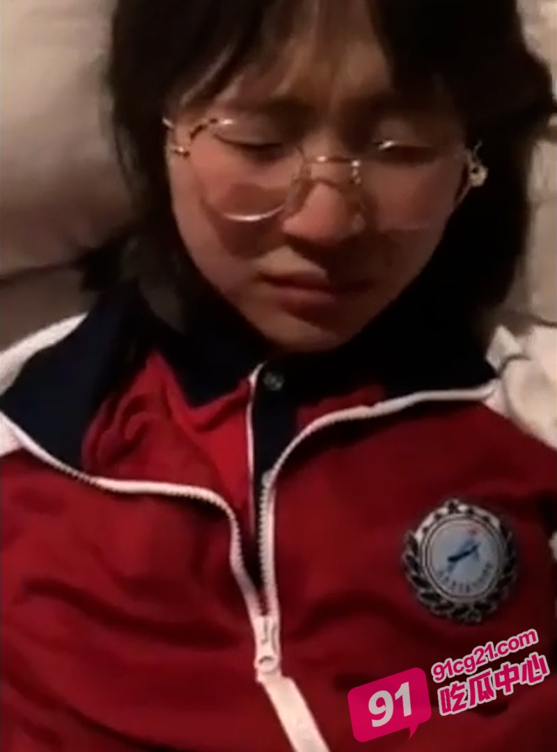 南昌大学新入学小学妹王怡 背着父母偷吃禁果约炮 做爱叫床声超级甜美!