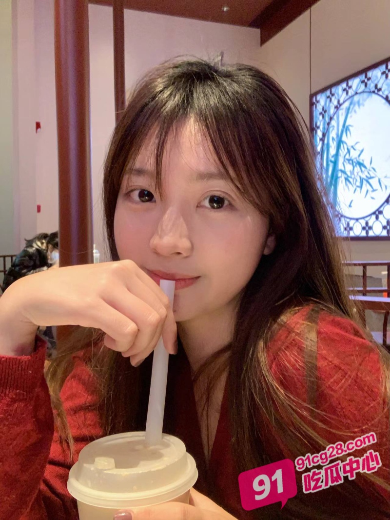 山西临汾陈美玲群p大作战 一女战三男 小皮鞭抽臀调教！ 配图2
