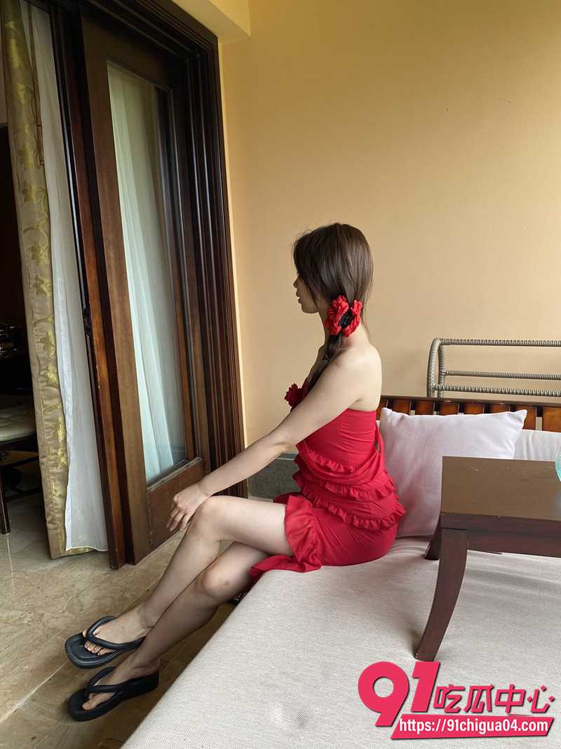 028摄影师 私房拍摄现场全记录 女模变身饥渴荡妇 床上彻底暴露本性成精盆！