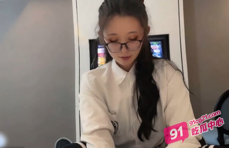 刚毕业女大学生刘思雨 被要求陪睡才给工资 无奈舍身伺候老板！ 配图4