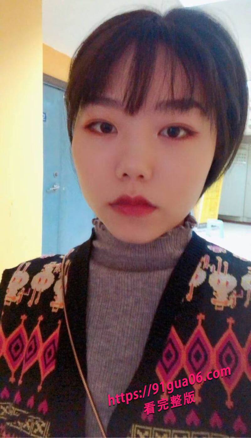 短发小妹不雅自拍实录 被大哥按在胯下暴力输出~