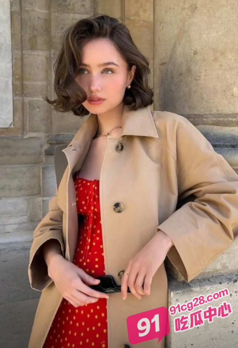 倒反天罡！美女胯下中出男友 牛子弯成180°被美女爆插！