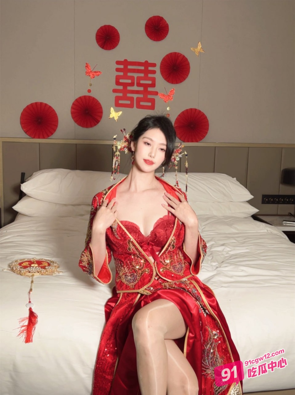 秀人网嫩模 豆瓣酱 国风婚纱写真福利视频流出 绝美新娘被伴郎团轮奸 配图2