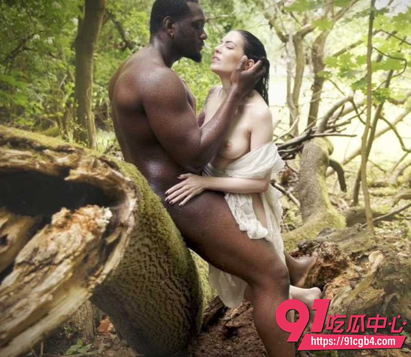 欧美女优AnnaDeVille新片流出 森林与纱帐场景艺术级黑白配 画面每一帧都唯美至极!