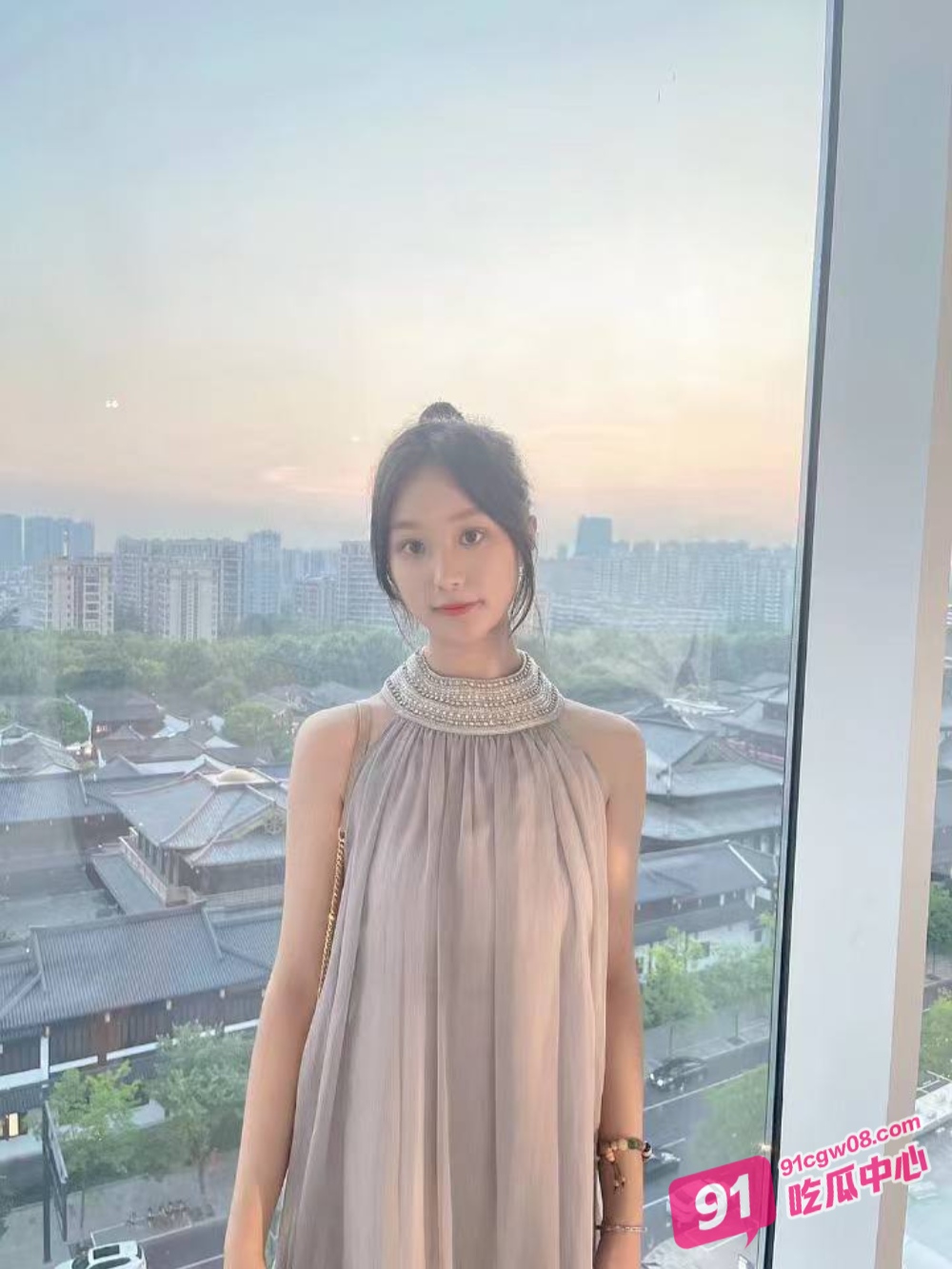 禽兽父亲精虫上脑 内心强烈想操自己女儿 夜晚溜进孩子的闺房无套中出! 配图2