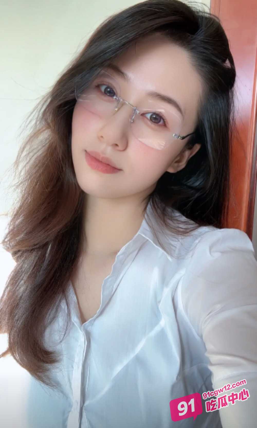 玩弄少妇邻居全记录~老公在家睡觉跑出来被我操 然后夹着精液回家 配图2