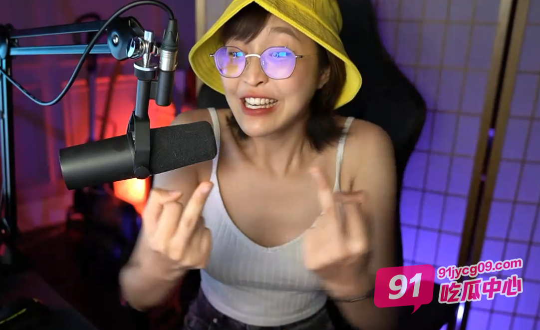 达人秀出身的巨乳网黄deerlong！付费自慰私拍流出！ 配图2
