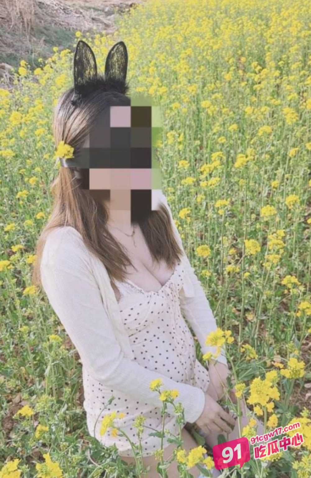 妹妹的第一次给了我 油菜花田里激情野战 天为被地为床 美穴爆浆太淫靡了! 配图3