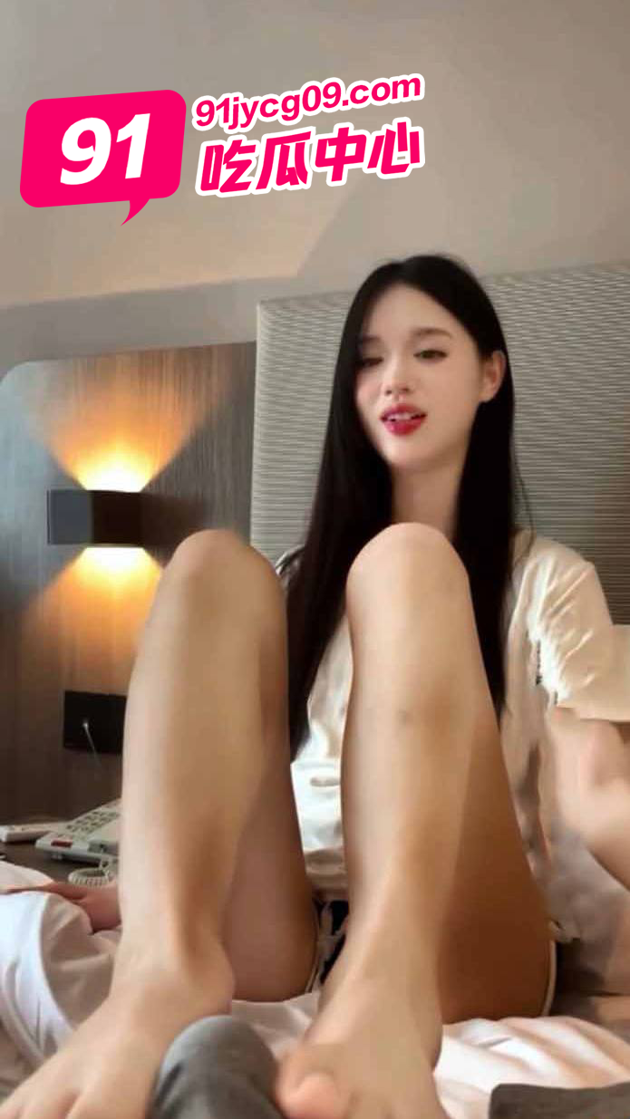 恋足癖专属~美女帮金主足交榨精满脸奉承讨好!