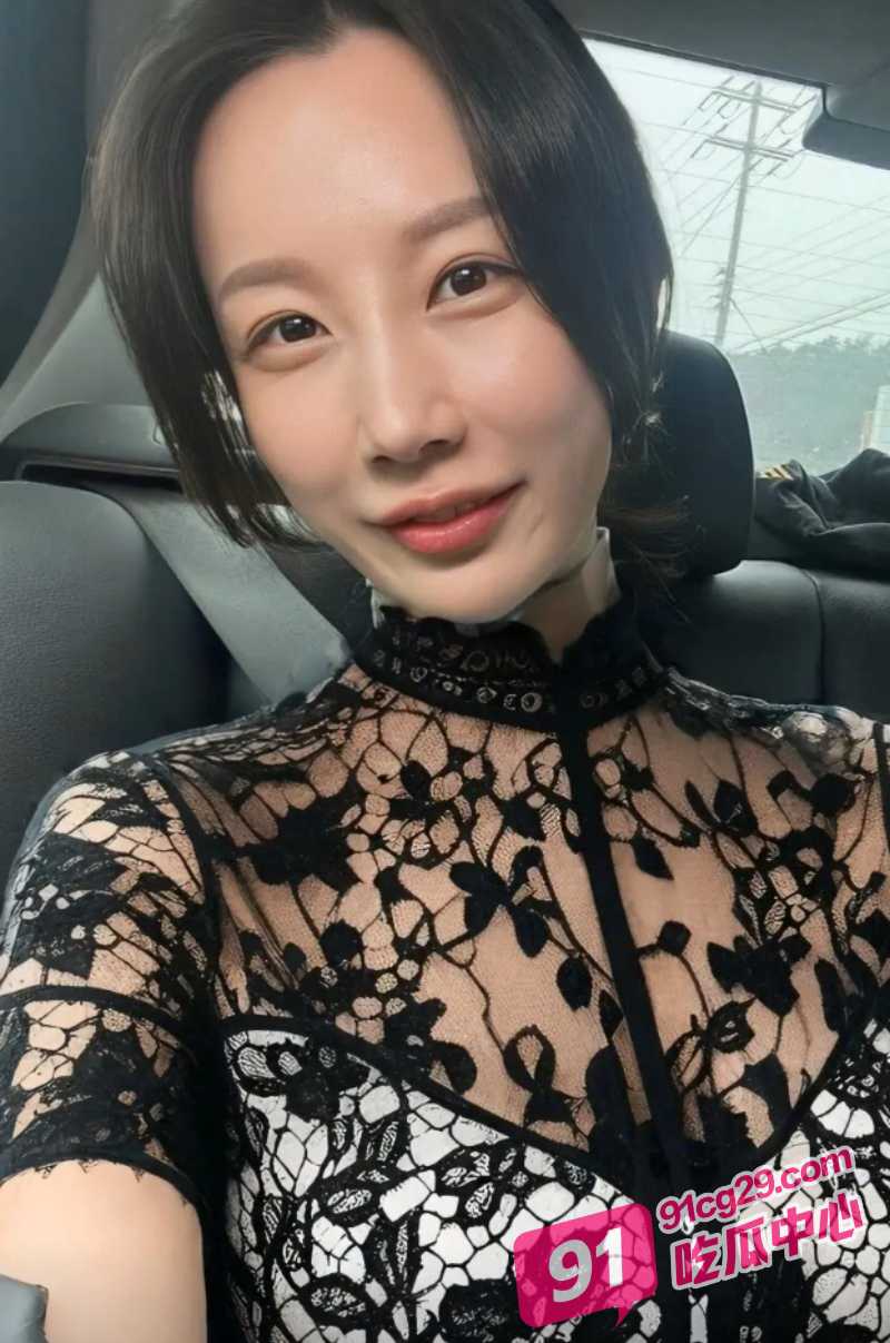 江苏性欲旺盛人妻秦羽墨 一边操着还要主动嗦手指 销魂的表情看的鸡儿梆硬!