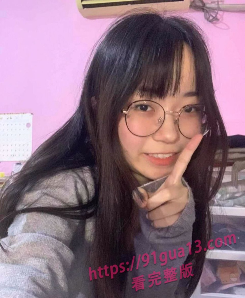 可爱眼镜妹专区~邻家小妹主动贴贴 瓜友们能扛不住这种诱惑吗? 配图2