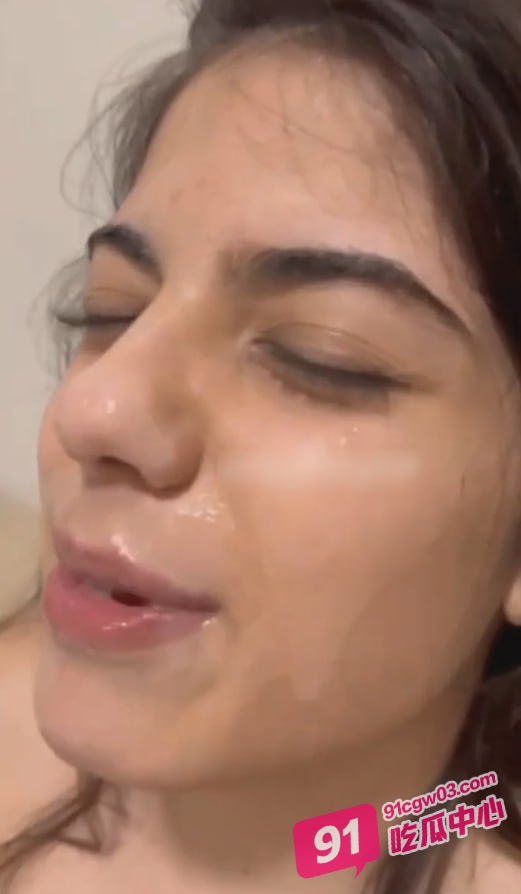 羡慕哭了!500斤大胖子被完美身材女友骑乘口爆 哥们儿全程躺平享受! 配图4