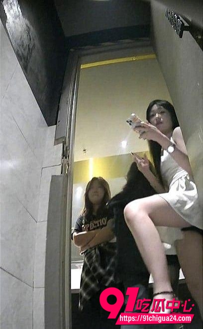 酒吧厕所偷拍2 酒吧厕所偷拍2