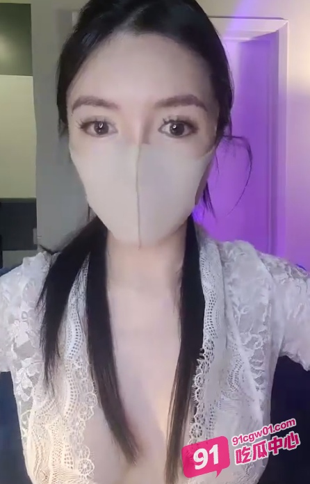 美女主播山岸又逢花直播擦边 超性感蕾丝内裤里塞跳蛋 只为偷偷钓大哥! 配图5