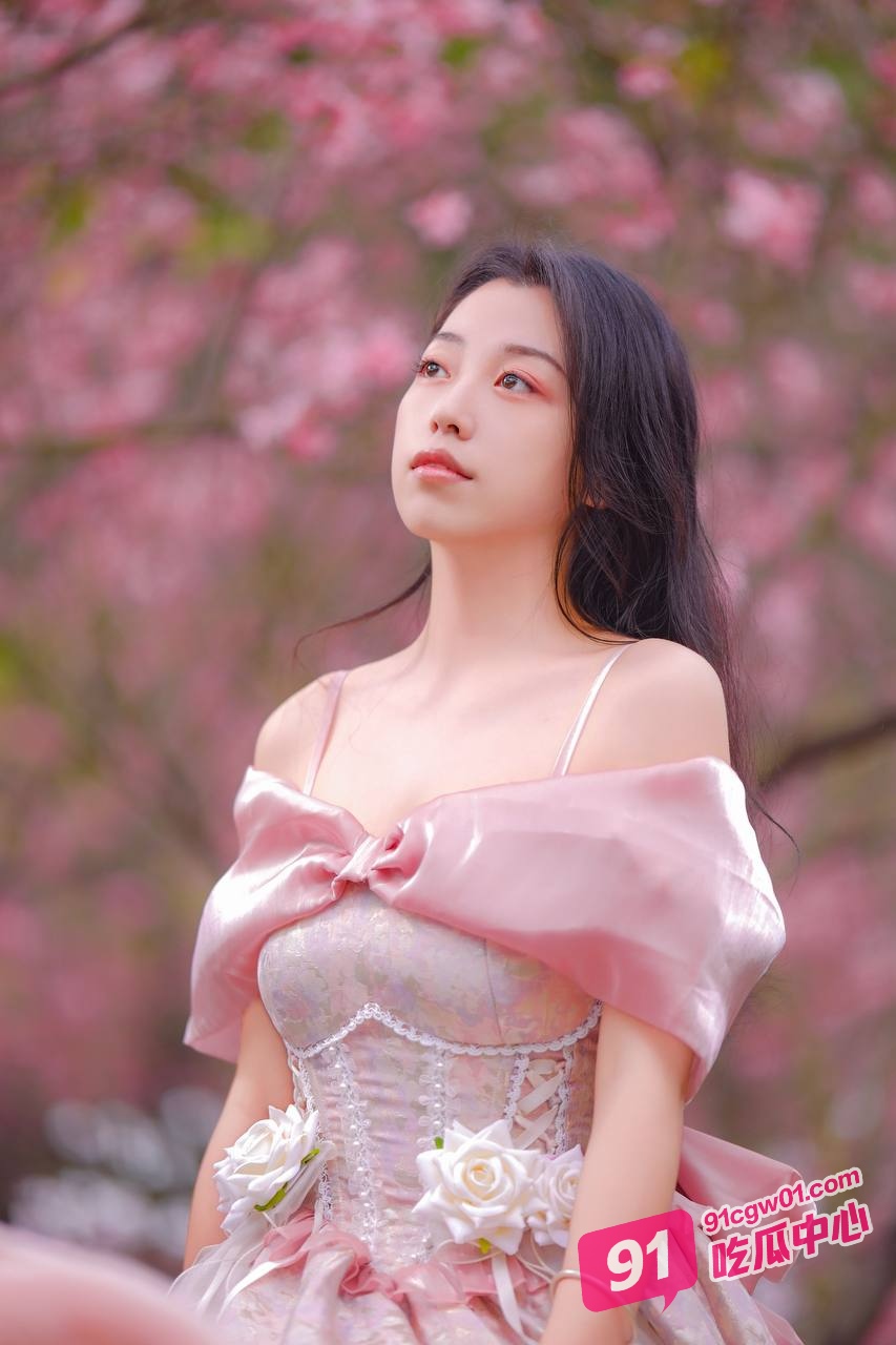 南京身材火爆少妇王梦菲私会双开门小伙 身着情趣露乳装勾引做爱! 配图5
