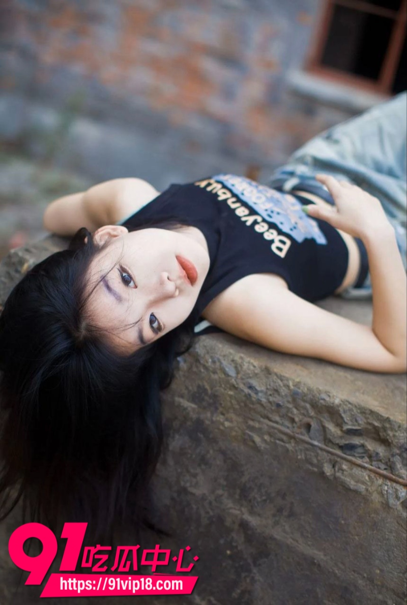 狼友投稿 大连聚点传媒女主播小狗张熙 为了维护榜一大哥出卖肉体拍摄不雅视频 跟金主线下约炮